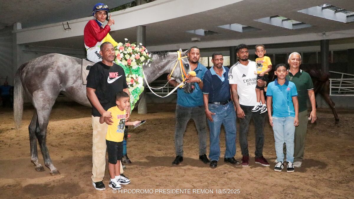 ‘Signature Dame’ se corona en el Clásico Aproturf tras un cierre de infarto