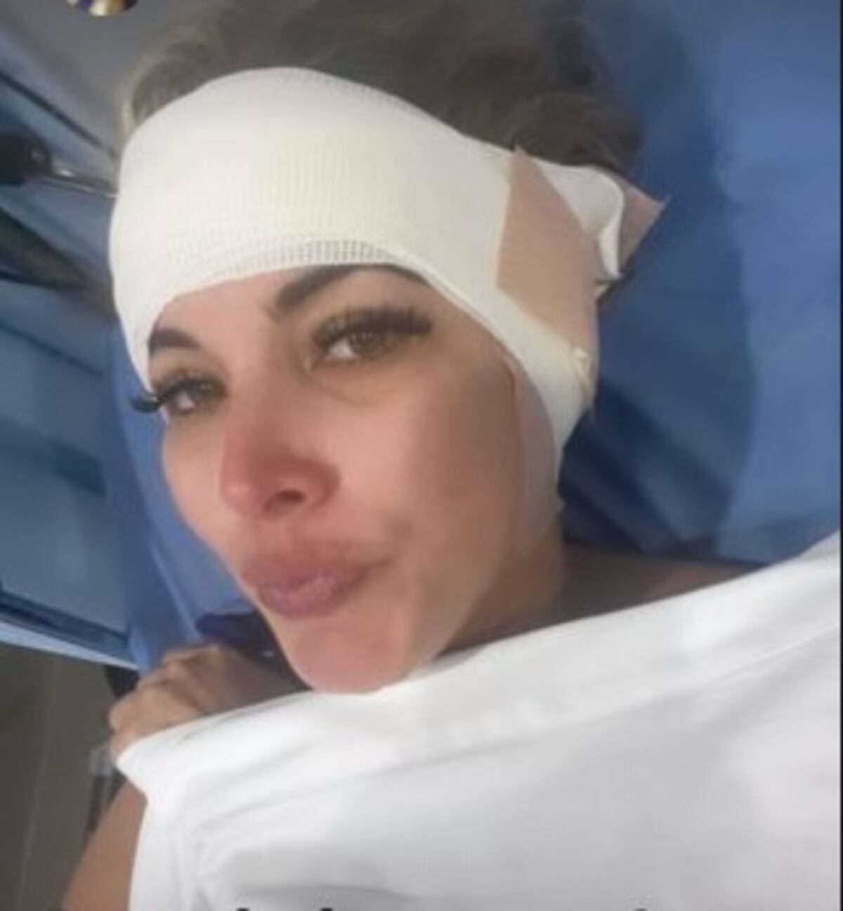 Presentadora de noticias de Panamá sufre accidente. Entra a la sala de operaciones