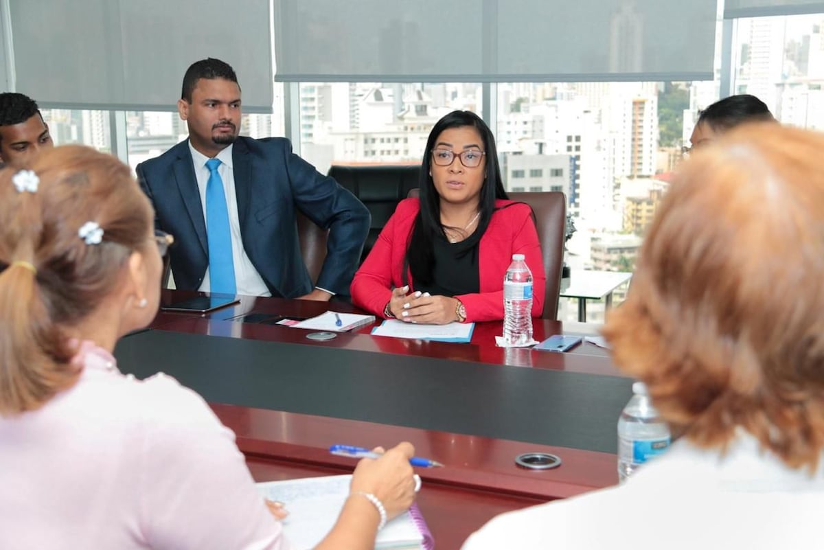 Estudian reformar los programas de becas del IFARHU, incluyendo la Universal