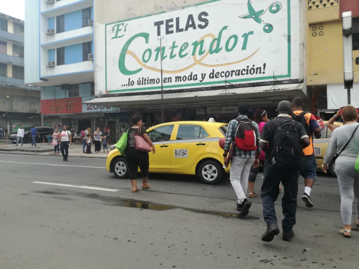 Menor de edad intenta hurtar un celular, pero lo pillan