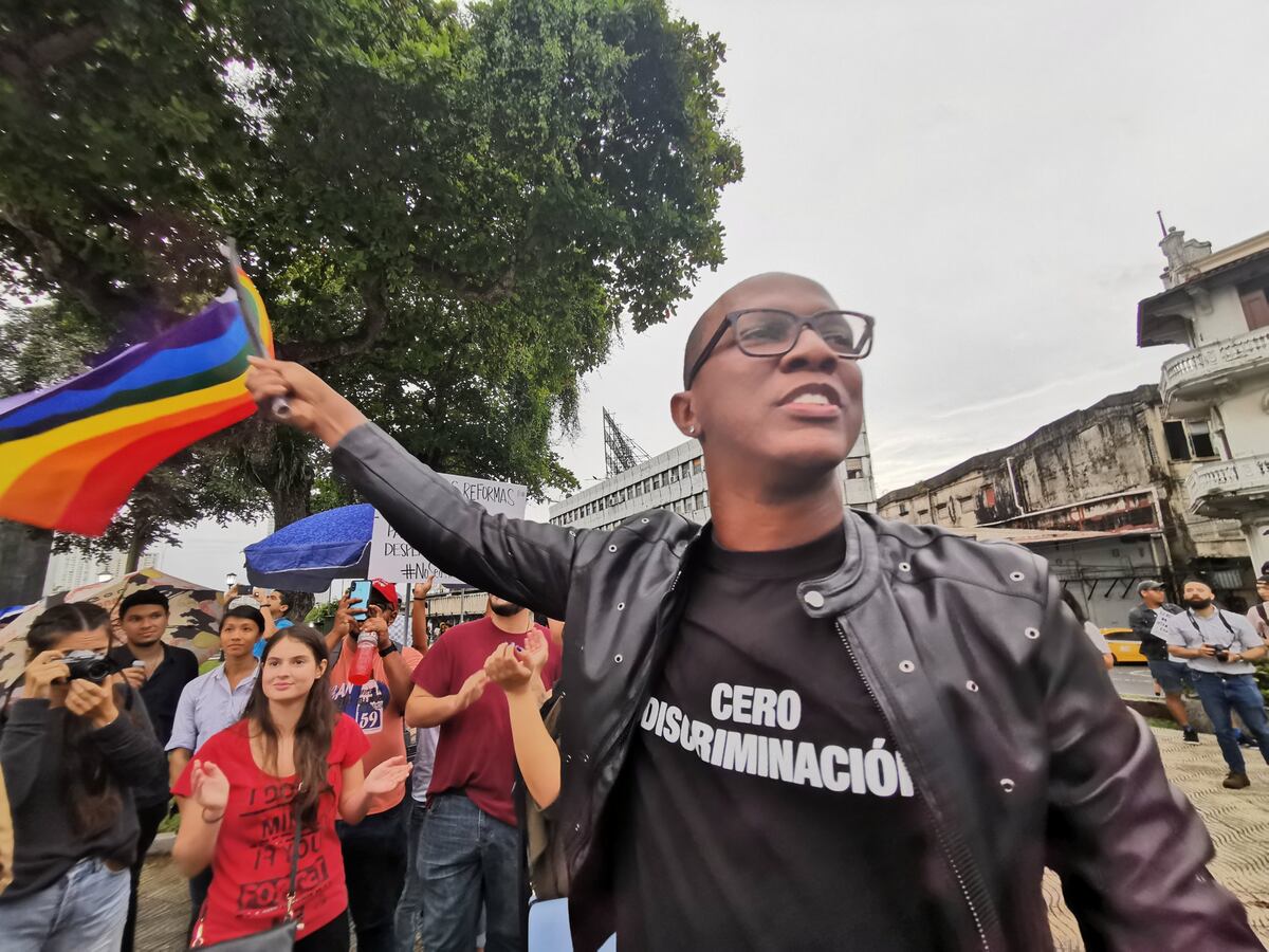 Franklyn Robinson reacciona por las guías educativas: ‘Ministerio de educación menosprecia y discrimina a las familias LGBTIQ+'
