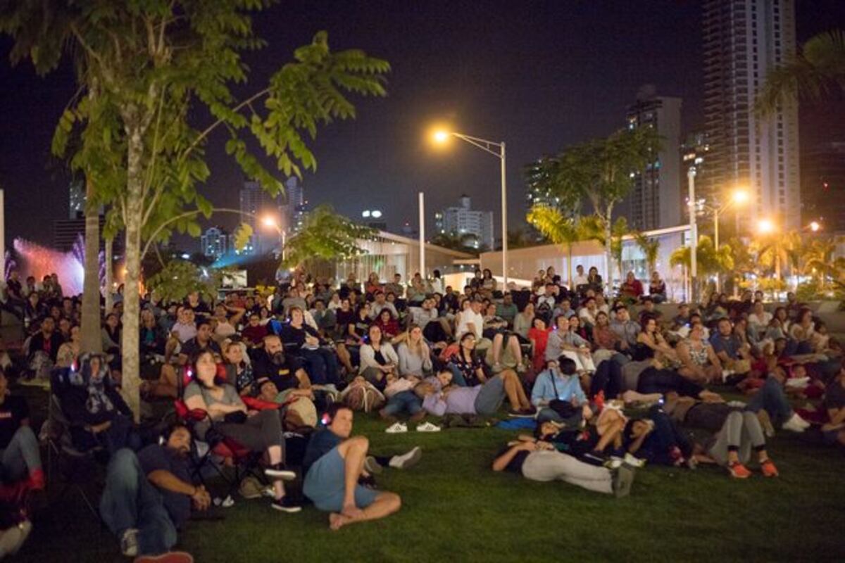 ¡APROVECHEN! Buen cine gratis cada miércoles. Chequee en dónde