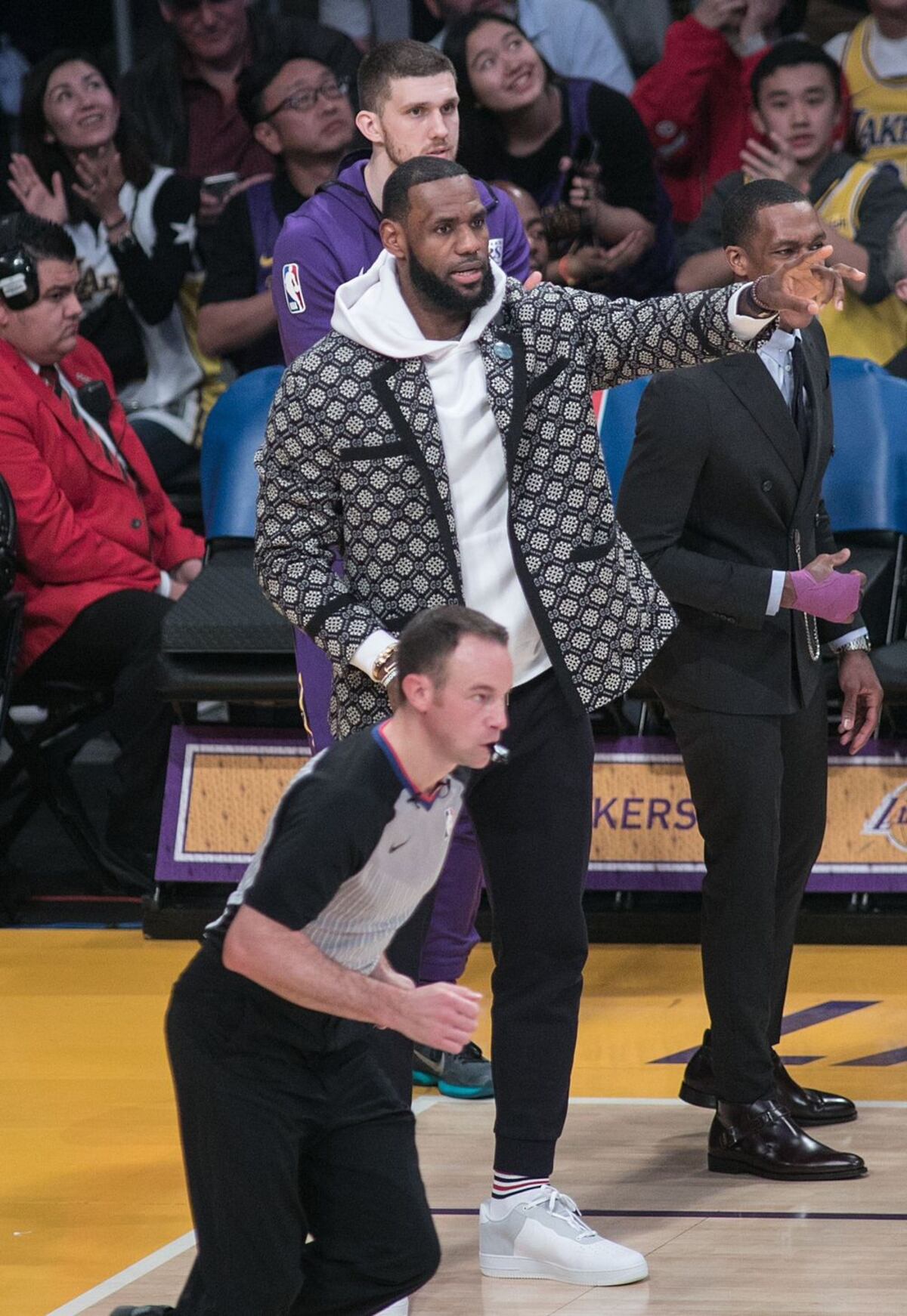 Paul George se gana los abucheos en Staples Center