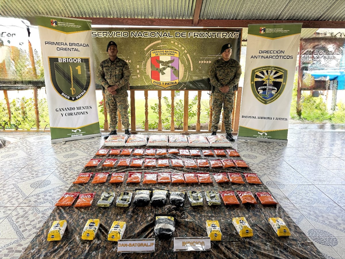 Lo llevaban oculto entre sacos y café: incautan más de 114 paquetes de droga en autobús Darién–Panamá