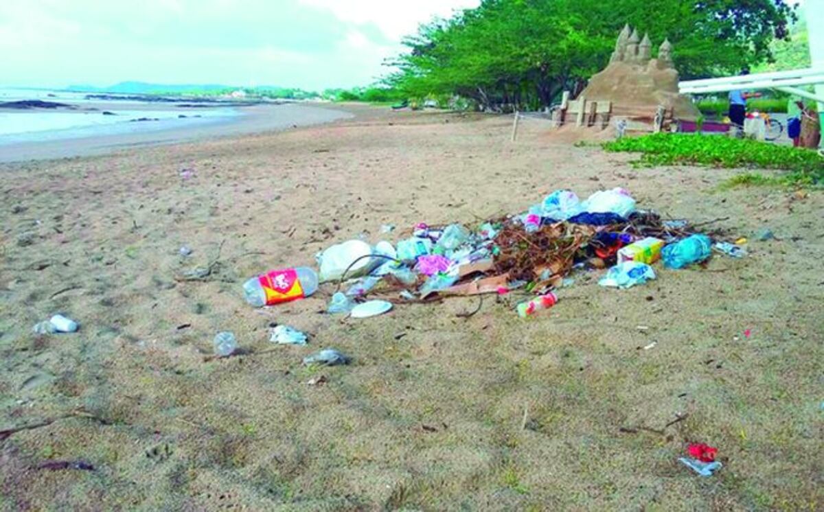 ¡DEMASIADA BASURA! La playa de Veracruz parece un 'vertedero'