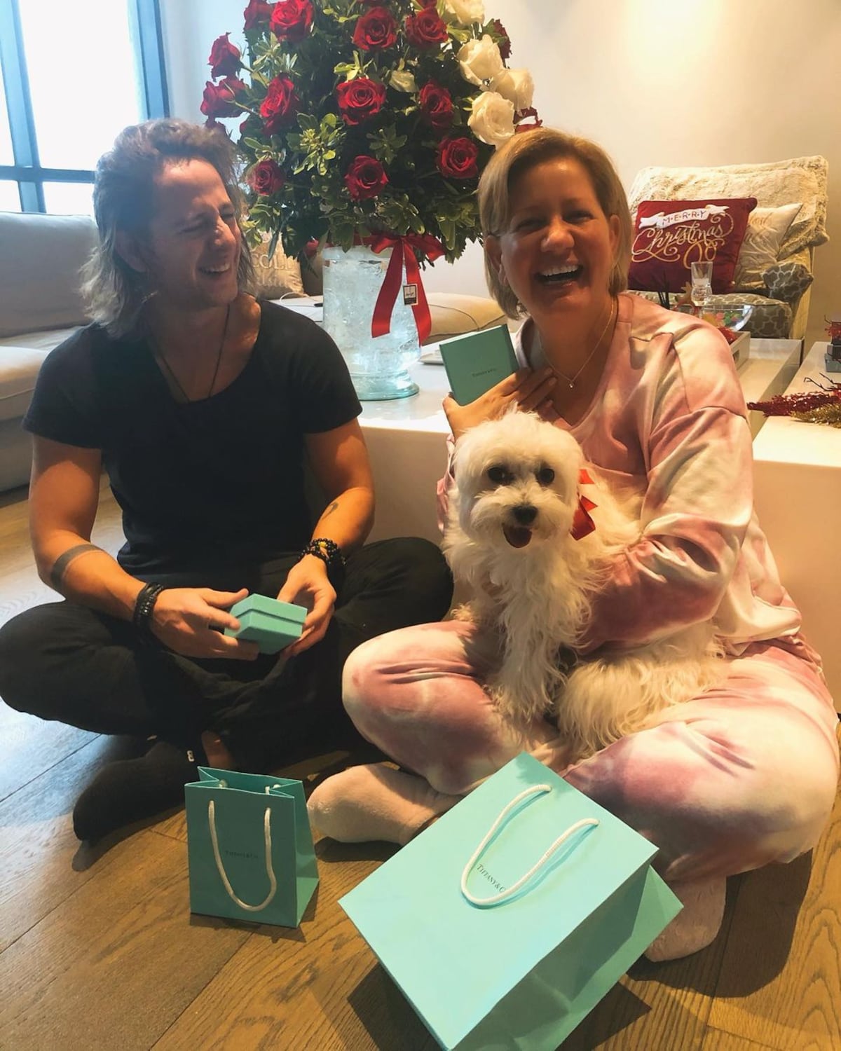 Gian Varela sorprende a su mamá, Lorena Castillo. ‘Este año no solo fue la pinche tarjeta’