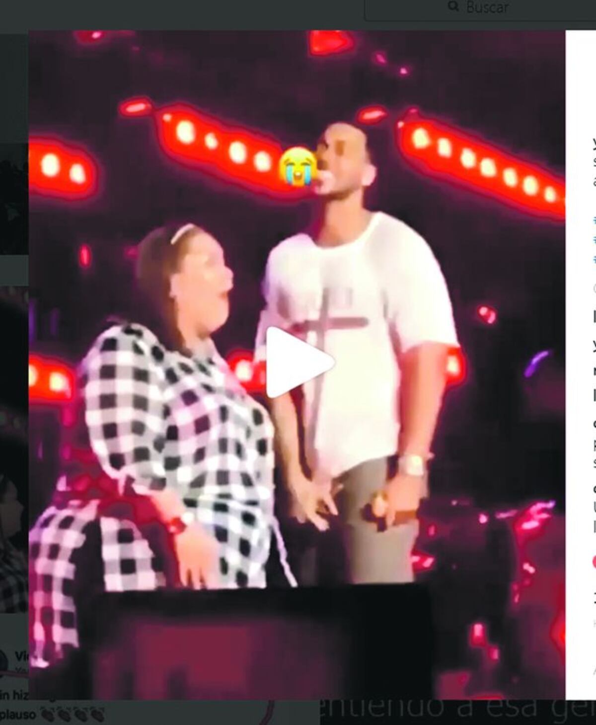 ROMEO SANTOS: ' No soy pájaro'. Fan lo manoseó en pleno show 