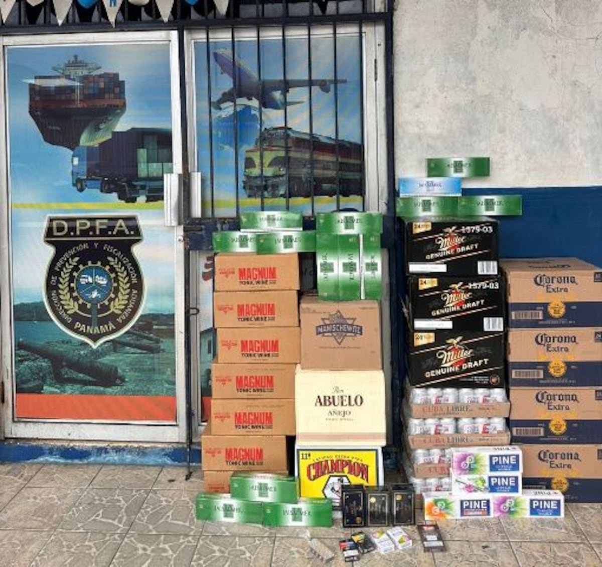 Aduanas le cae al contrabando en Colón y retiene miles de cigarrillos y bebidas
