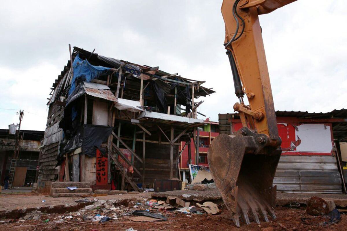 Gobierno remplaza vieja barraca de madera y zinc por tres edificios nuevos 