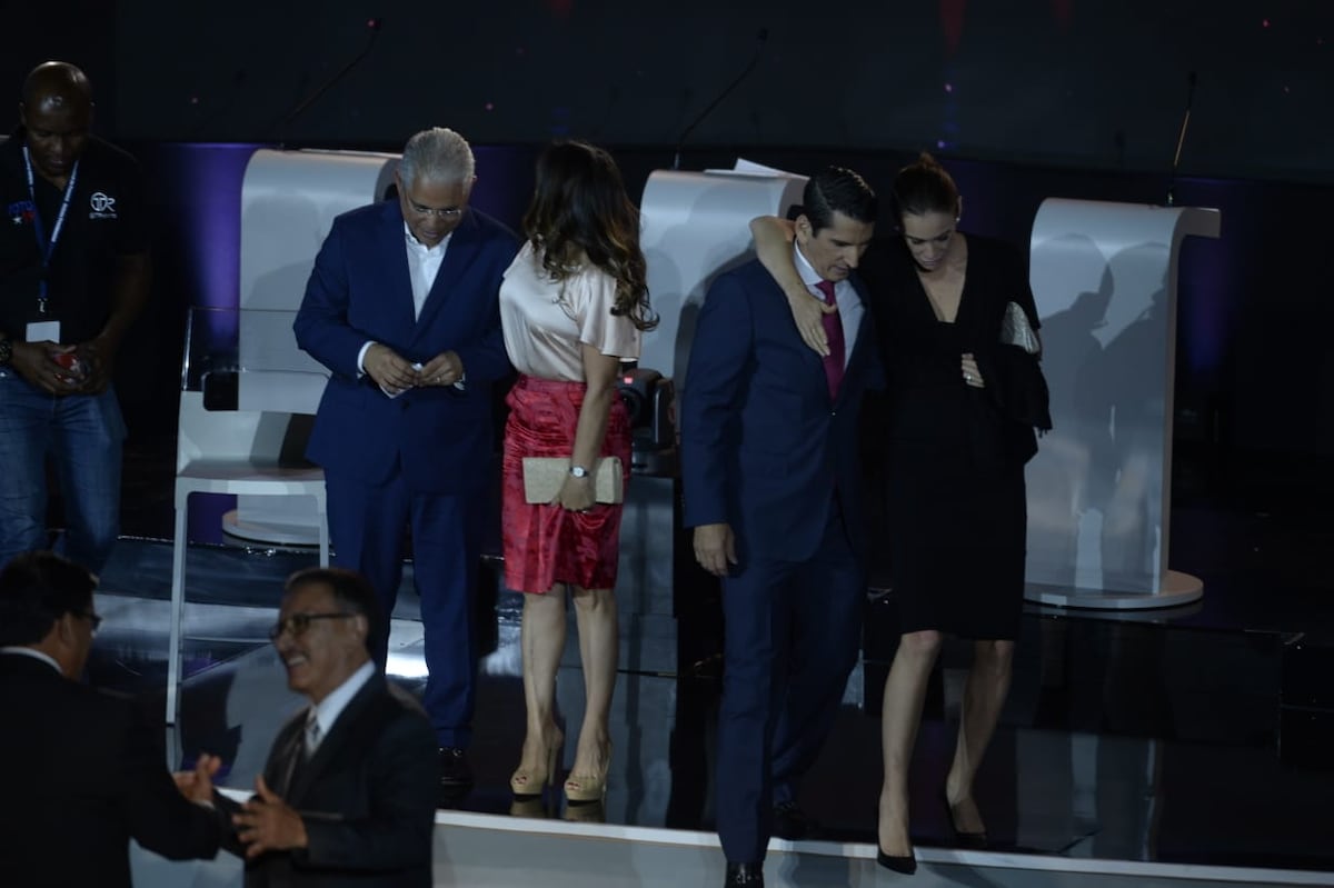 Debate de promesas y tiradera entre los candidatos presidenciales