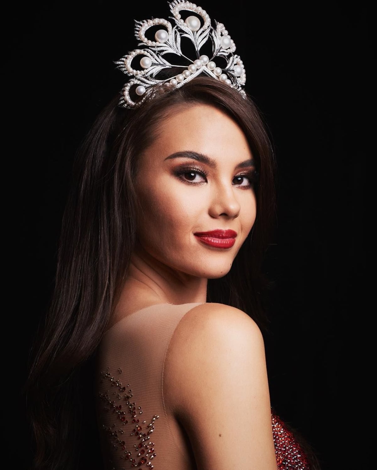 Catriona Gray podría renunciar a su título de Miss Universo