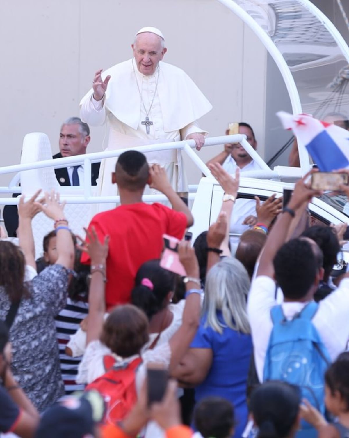 La perra que buscó la bendición del Papa | Video