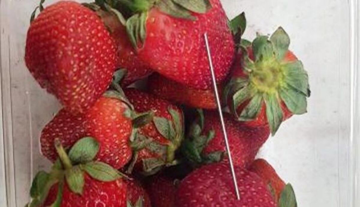 Hallan más fresas con agujas. Los casos van de Australia hasta Nueva Zelanda