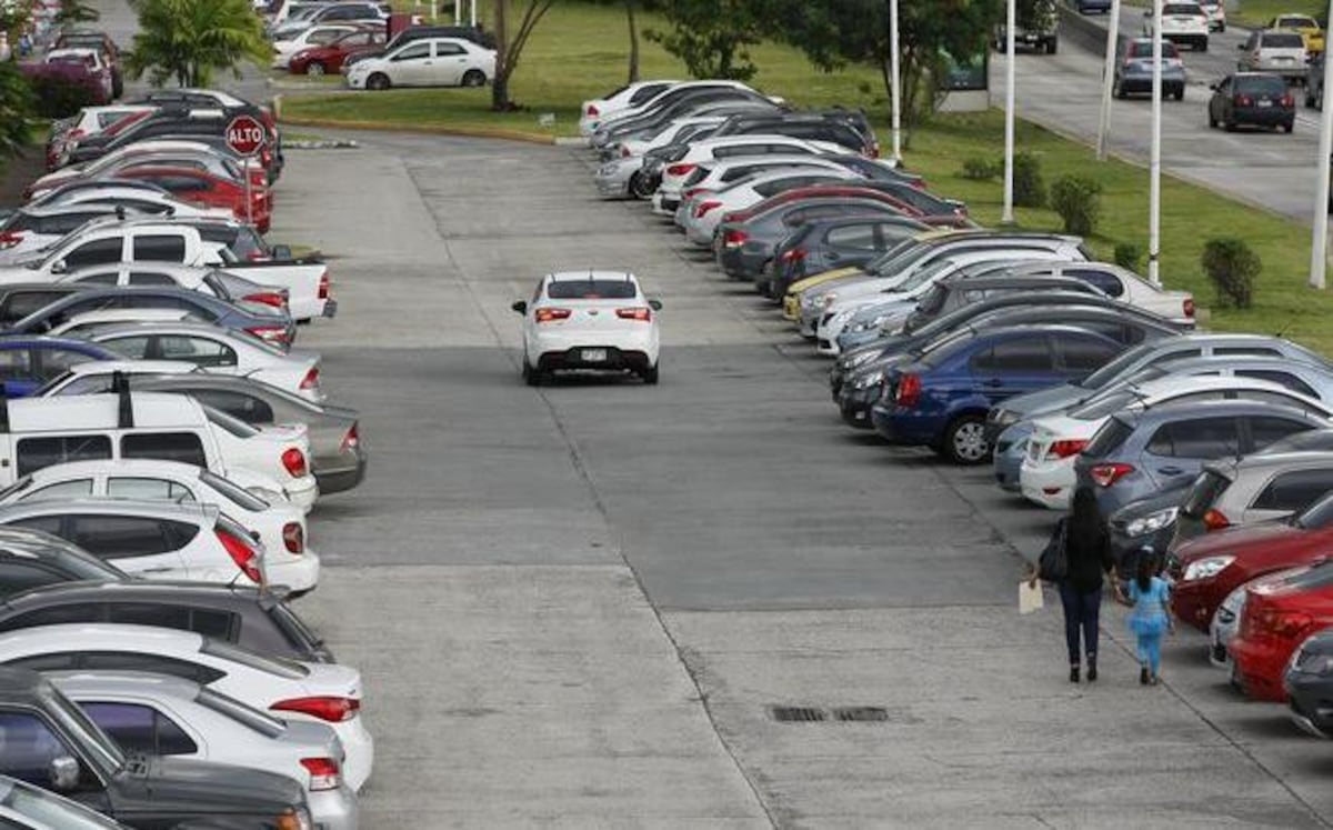Alcaldía echa pa' tras. Suspende alza de costo de estacionamientos