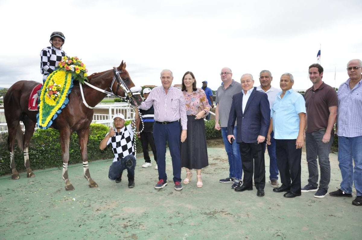 ¡Mister Bristol destroza la pista! Se adueña del Clásico Delvalle y apunta al Caribe 2025