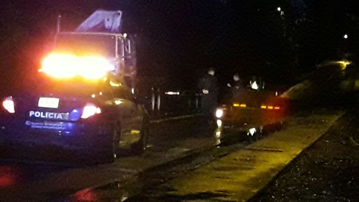 Policías los persiguen por supuesta droga