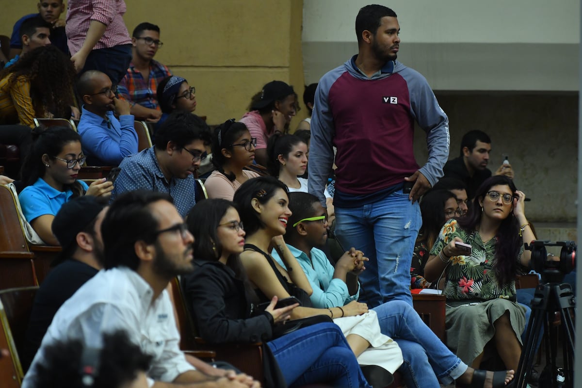 Agrupaciones civiles expresan su rechazo a las reformas constitucionales ante el Pleno