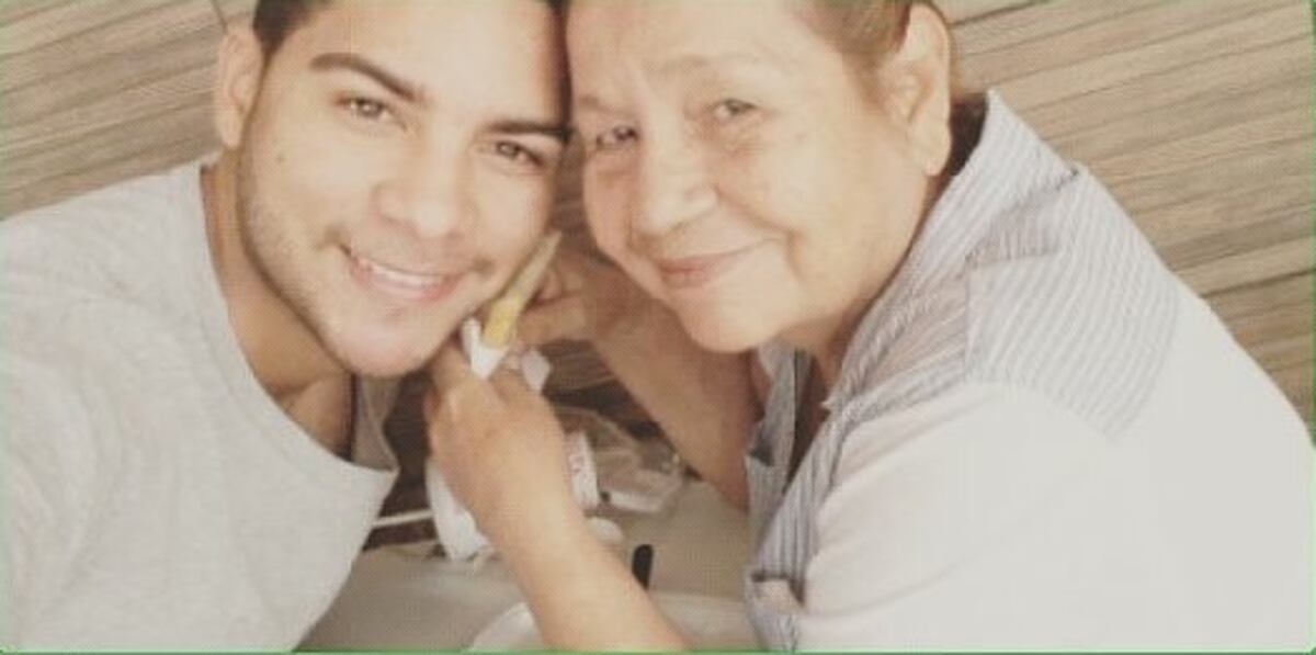 Clamaba por su abuela de 80 años, que moría esperando una cama en el Complejo. Al final consiguió lugar, pero al llegar falleció