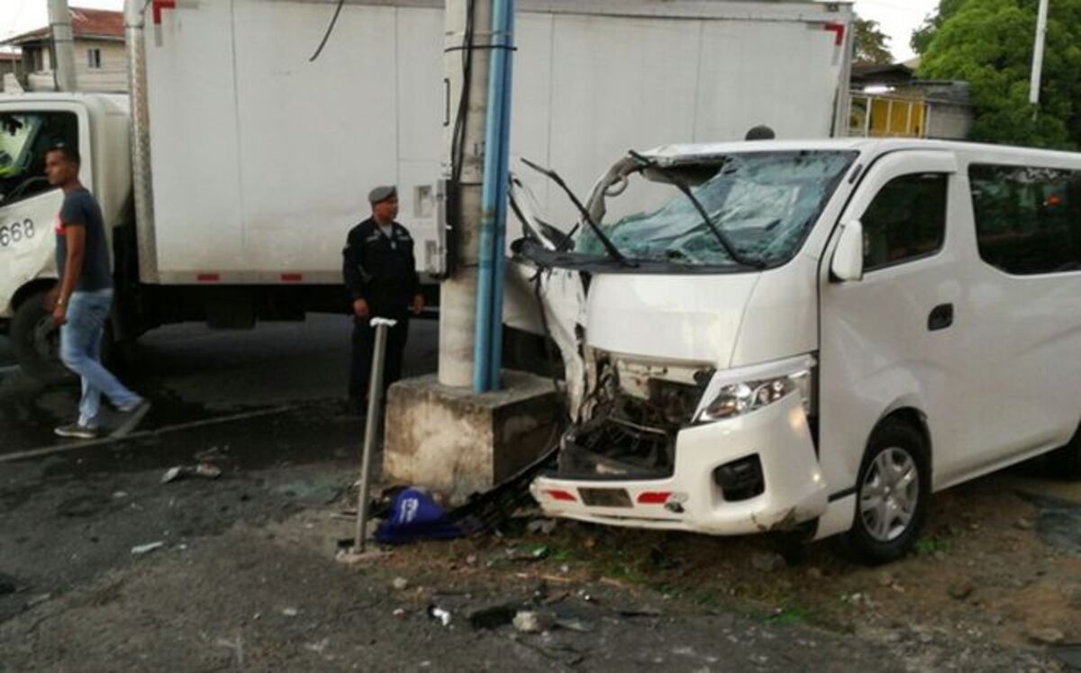 ¡QUÉ TRANCAZO! Múltiples heridos tras choque de busito pirata en Parque Lefevre