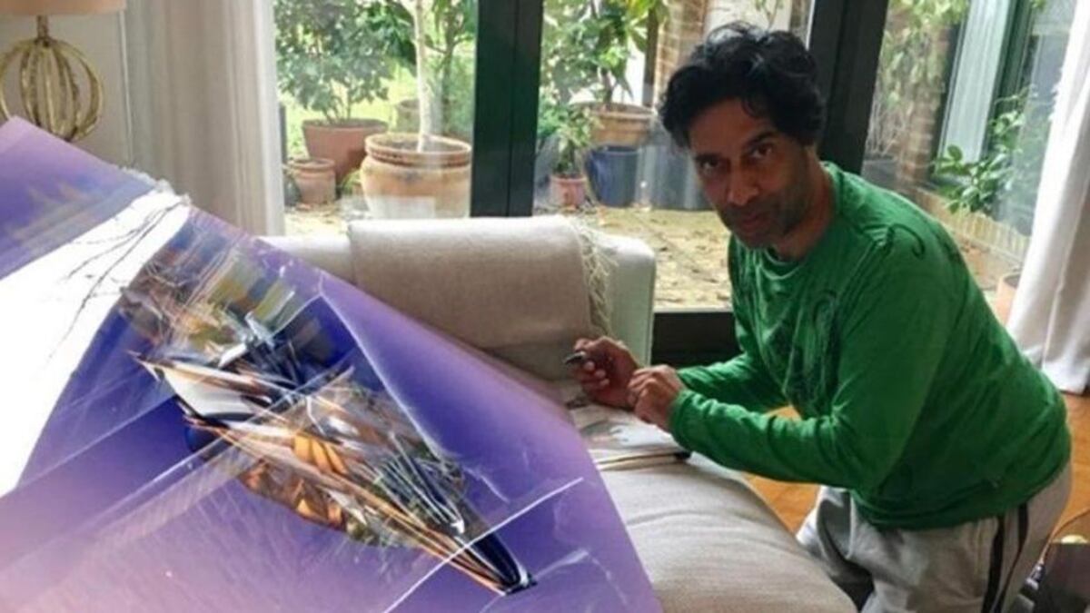 Actor británico murió por 7 minutos y vio el más allá, ahora lo pinta