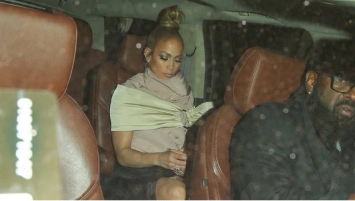 Auto de Jennifer López atropella a fotógrafo