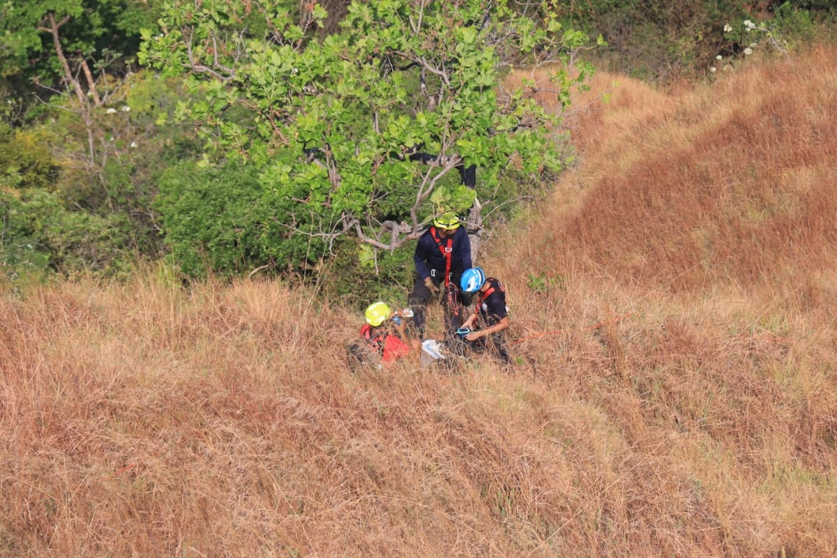 A punto de caer al precipicio. Rescatan a senderista en Olá 
