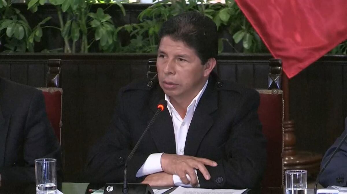 Presidente peruano niega que vaya a pedir asilo en Venezuela tras denunciar inicio de golpe de Estado