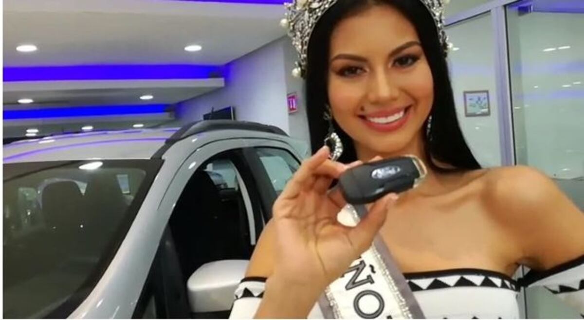 Sorprenden a Rosa Montezuma con un auto nuevo.¿Si sabe manejar? Chequeen. Video