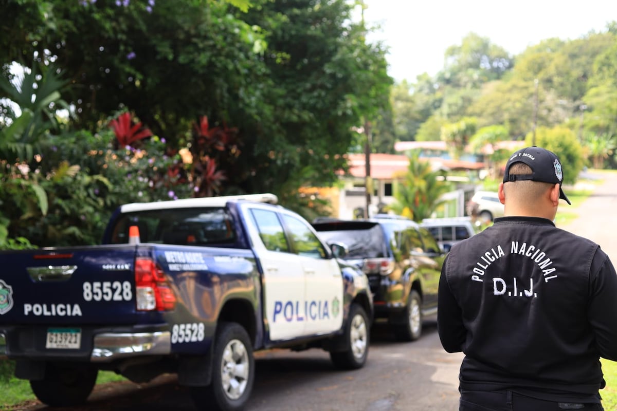 Mujer con notificación roja cae en Las Cumbres tras sustracción de menor en EE.UU.