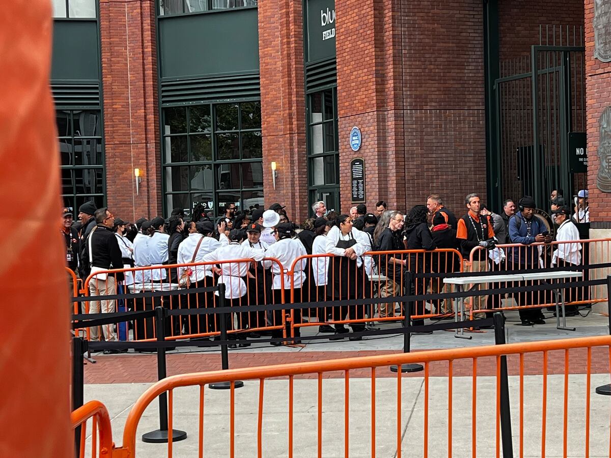 ¡Fuego en Oracle Park! Evacúan estadio de los Gigantes antes del juego con los Bravos