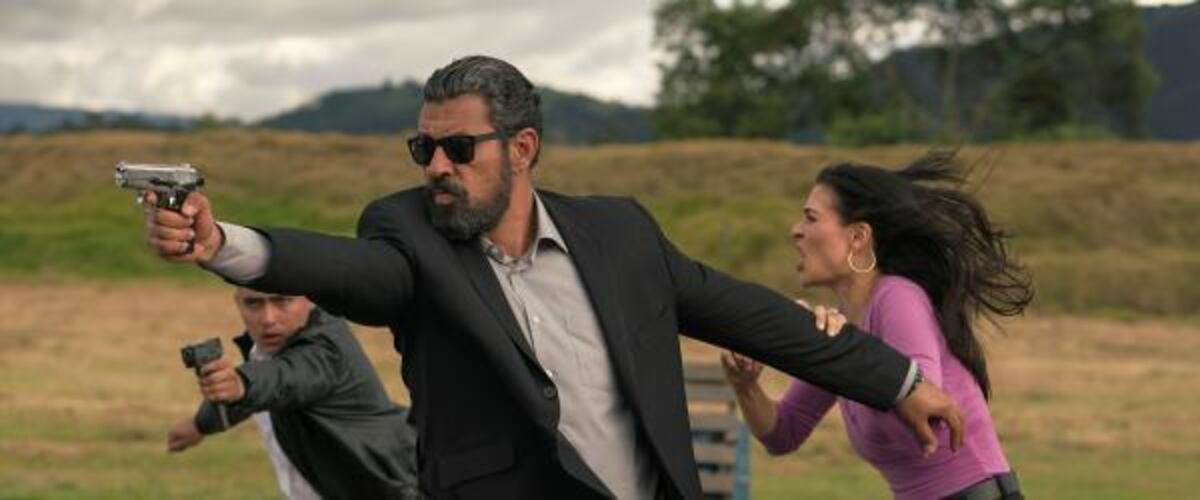 Apoya el talento nacional. Actor pana en serie de Netflix que recibió buenas criticas y mucha audiencia