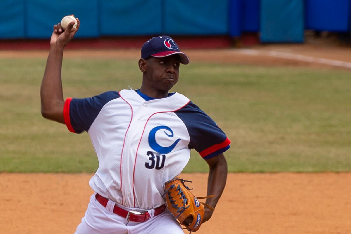 Aún no hay fecha para el Torneo Mayor y ya Los Santos fichó a peloteros cubanos
