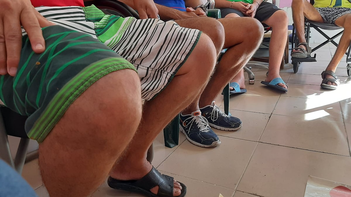 Cruel. Desde que empezó la pandemia muchos abandonaron a ancianos en las calles. Entre la covid-19 y el hambre. Video