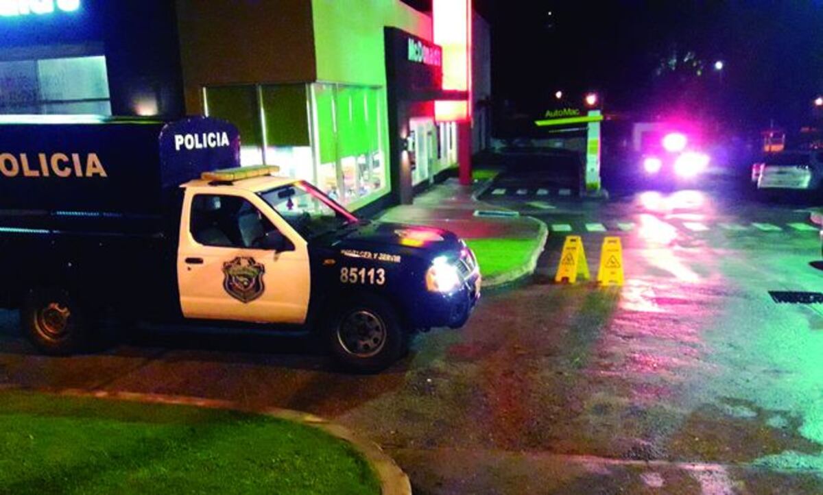 Descarados. Comen y luego roban miles de dólares en McDonal's de Arraiján