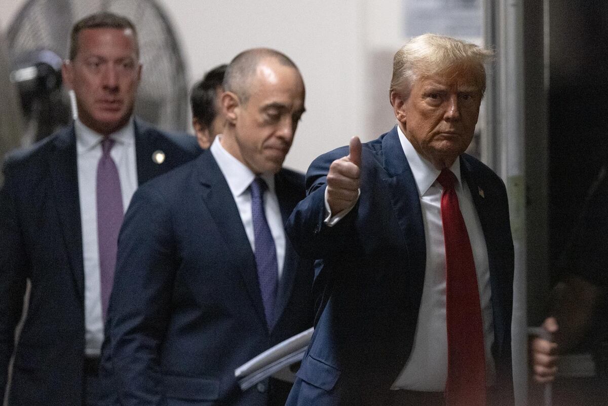 Juez podría encarcelar a Trump por desacato