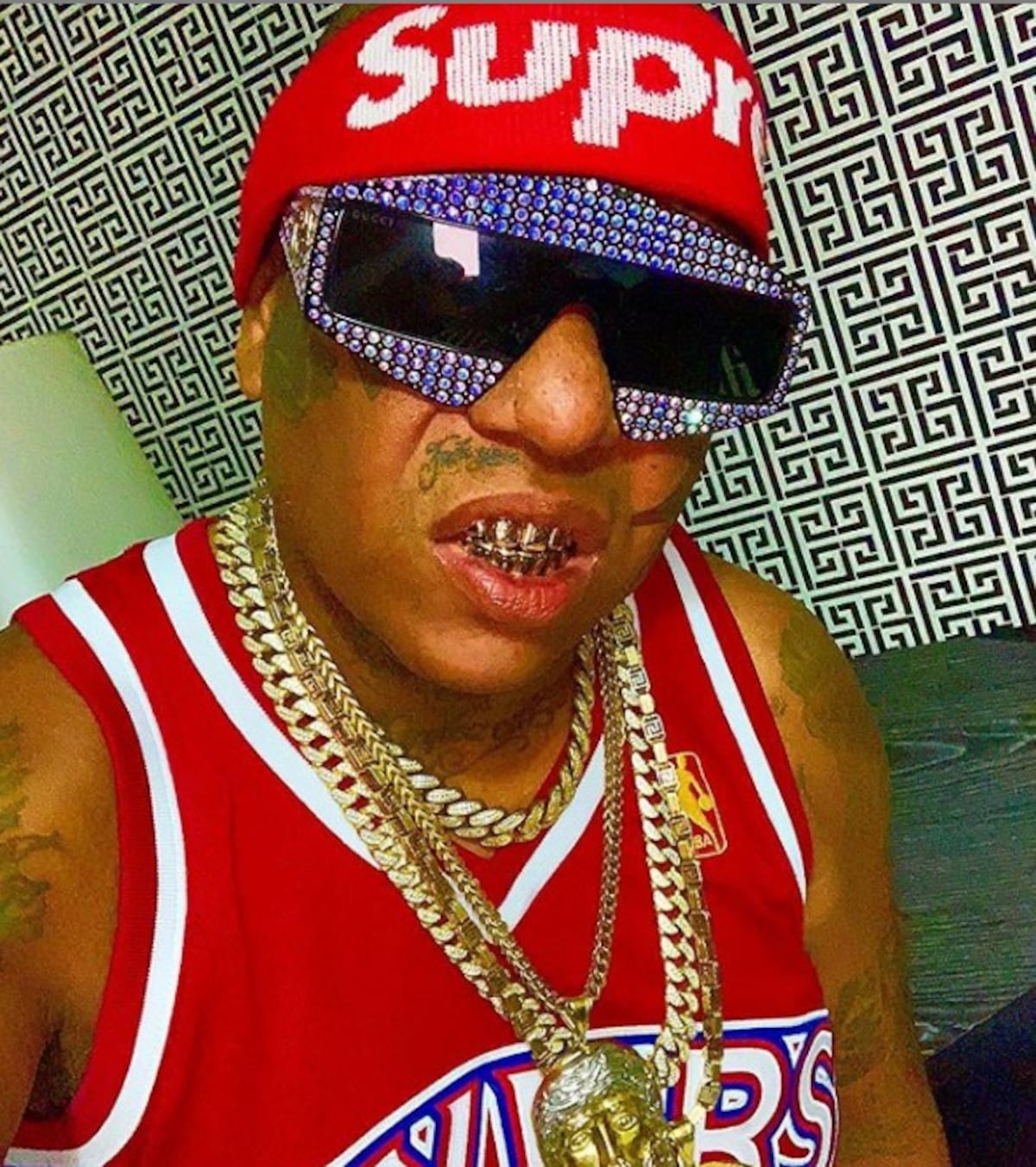 ¡Cri-mi-nal! Japanese aparece en disco con difunto Danger Man +AUDIO