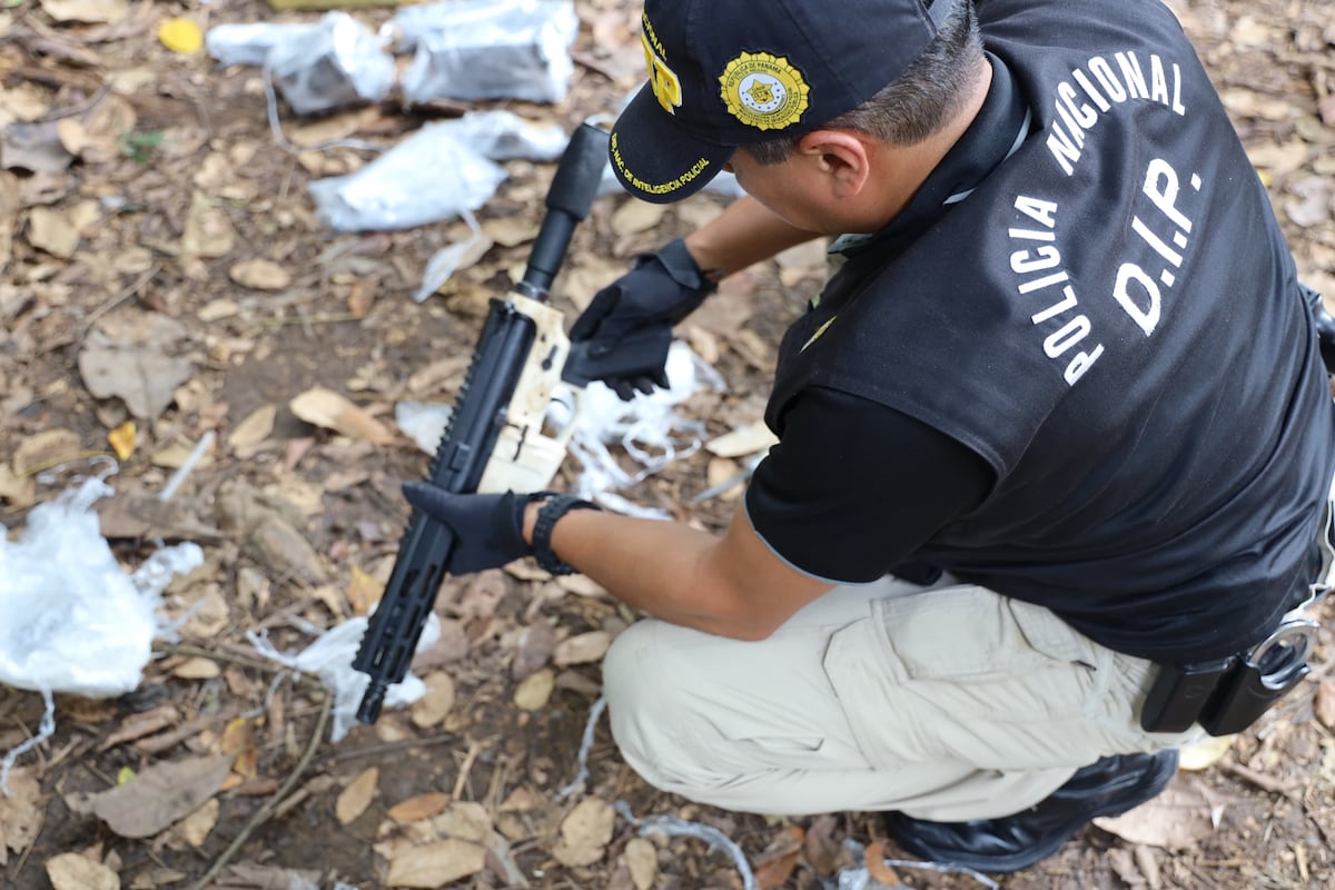 Golpes al crimen: dos caletos con fusiles, pistolas y presunta droga caen en Coclé y Pedregal