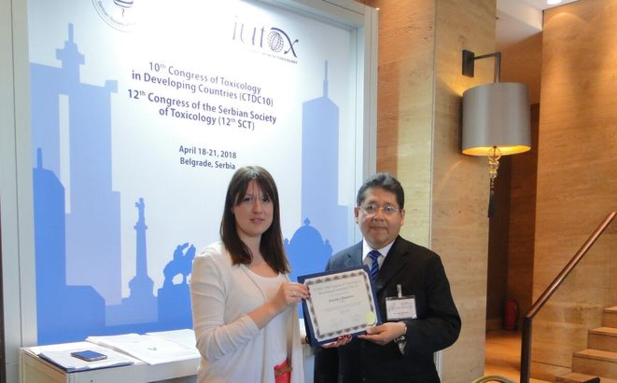 Científico panameño es premiado por su investigación sobre el cáncer en Belgrado