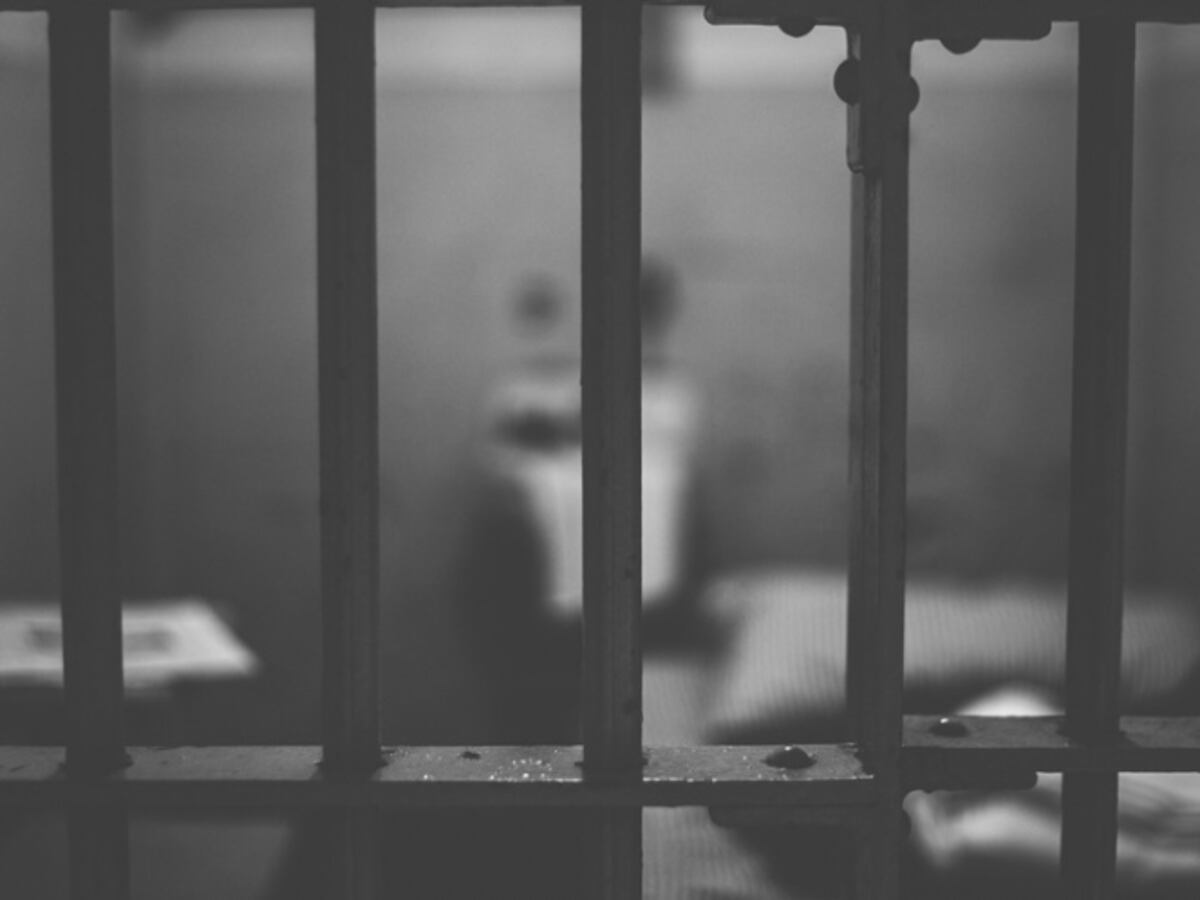 Condenan a mujer por dejar que abusaran de niña de tres años