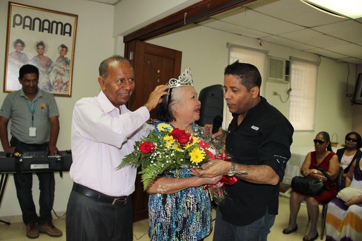 ‘Se acostó a dormir y no se levantó'. Fallece un héroe panameño.  Emotiva reacción en redes tras muerte del profesor Pedro Salinas. Video