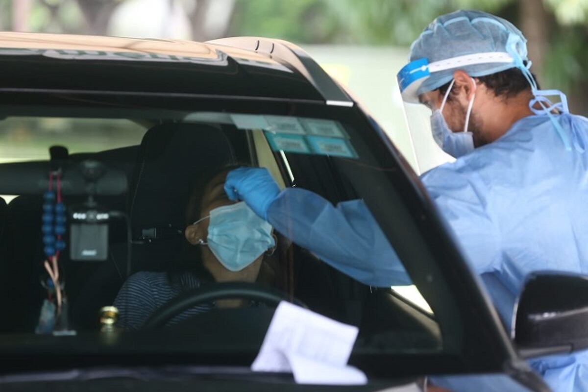 Autos rápidos para hisopados en horario especial por fiestas patrias. Chequee