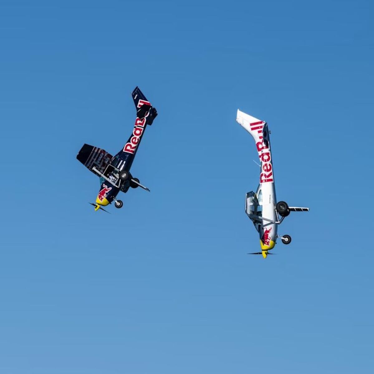 Impresionante. Intercambio de pilotos acaba con un avión estrellado