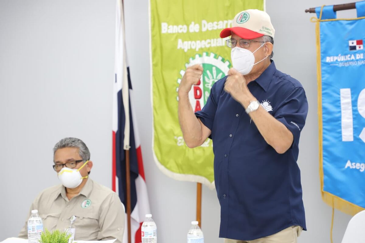 BDA entrega recursos a productores de arroz