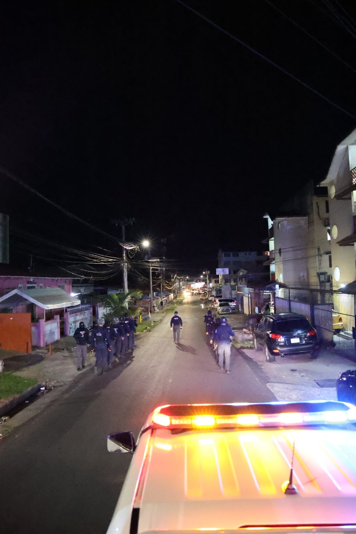 Sin piedad, al estilo Bukele. No respetaron el horario y caen en barrida nocturna en San Miguelito: 38 aprehendidos y dos menores retenidos 