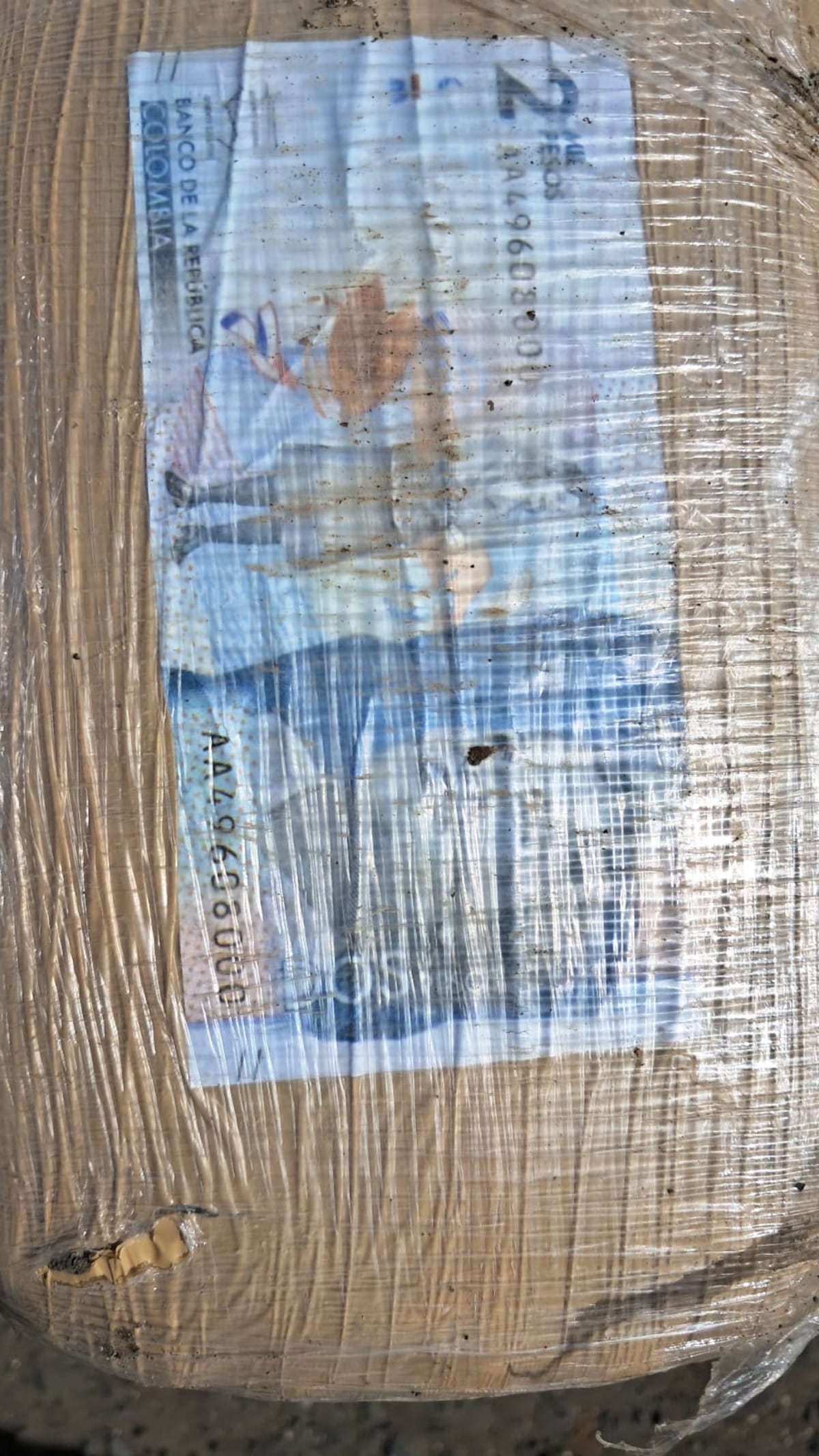 Frenan cargamento en alta mar: caen cinco con más de una tonelada