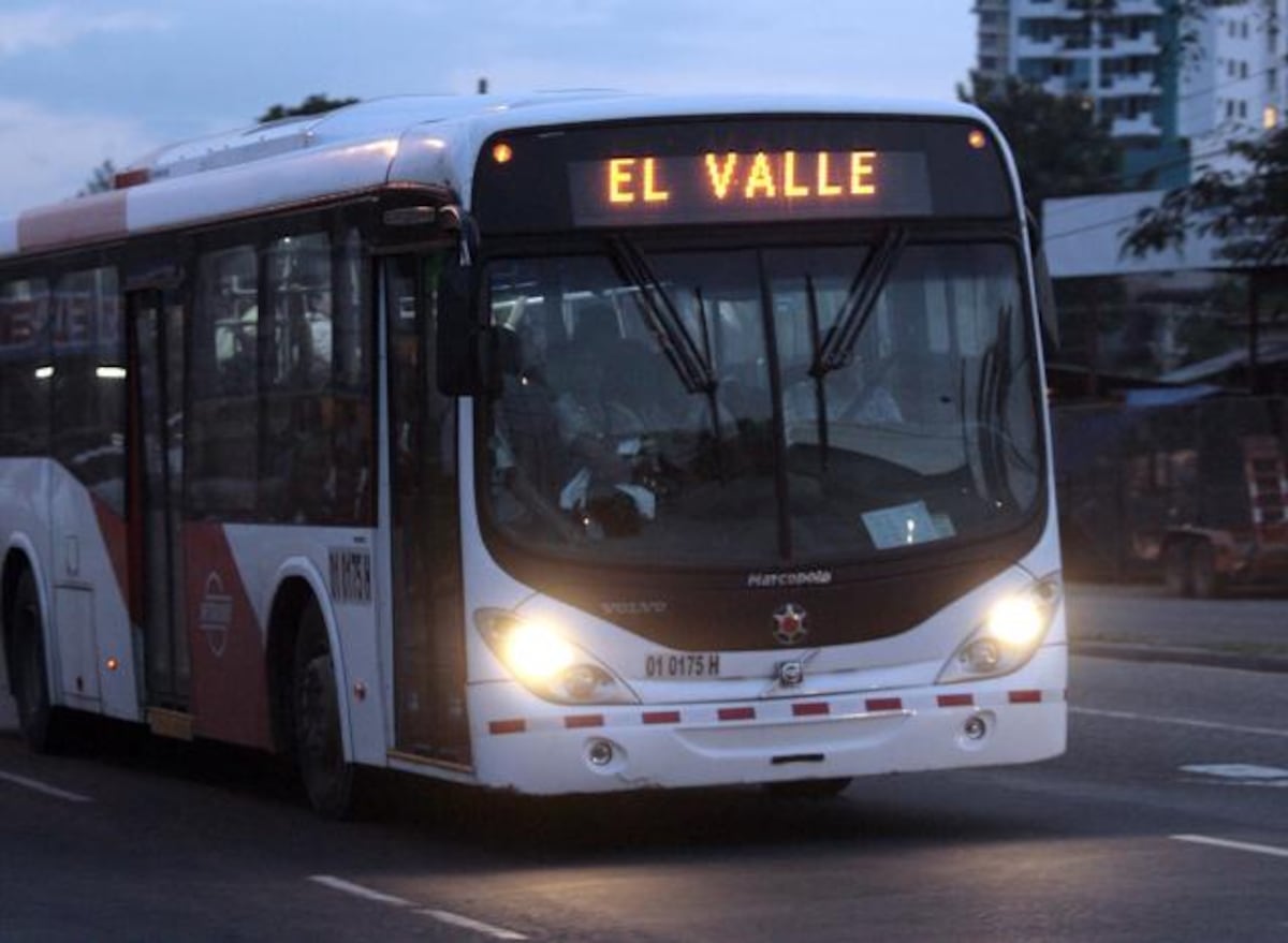 MiBus busca mujeres para manejar metrobuses: así se aplica