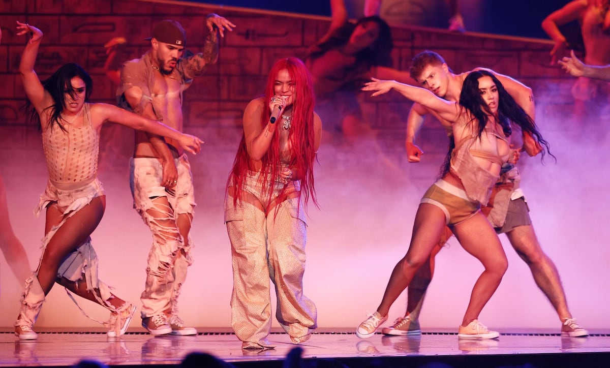 Karol G confirma colaboración con Shakira en su canción “TQG”