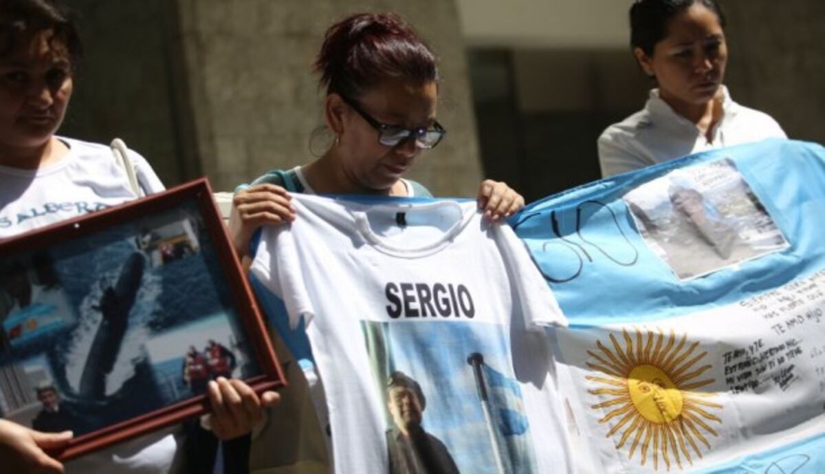 ARA San Juan: Familiares de submarinistas se apoyan en una vidente