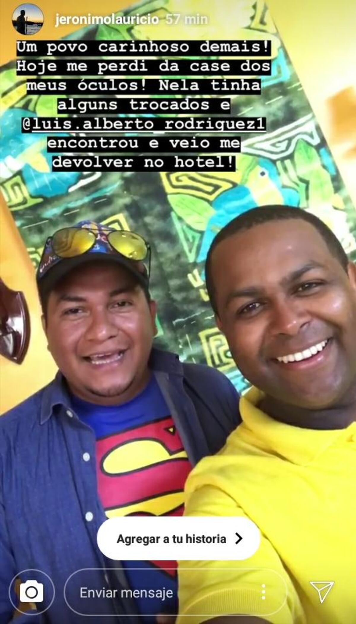 Presentadores de Sertv le devuelven cartera a peregrino de Brasil