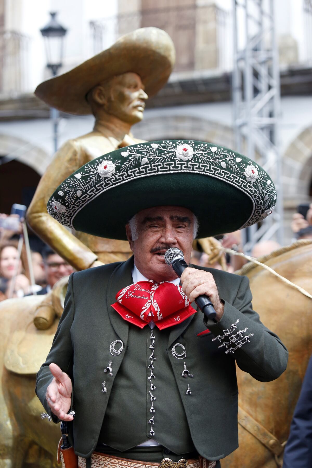 Derroche de sentimiento. Miles rinden tributo póstumo al rey de las Rancheras, Vicente Fernández + Video